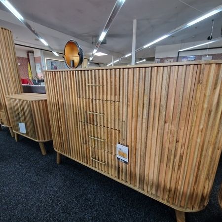 Schränke, Wohnwände und Vitrinen