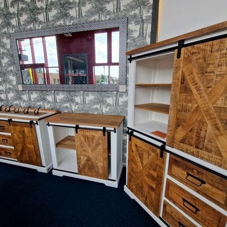 Schränke, Wohnwände und Vitrinen